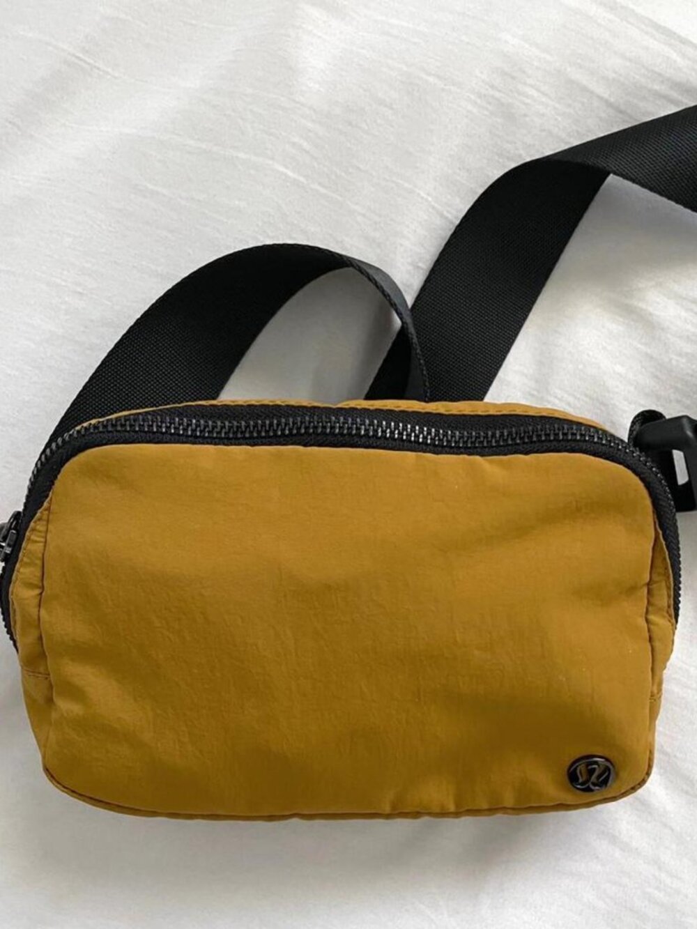 Lululemon Everywhere Belt Bag in Gold Spice